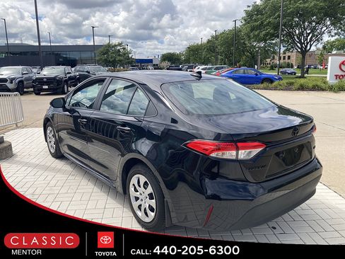 Used 2024 Toyota Corolla LE FWD image 2