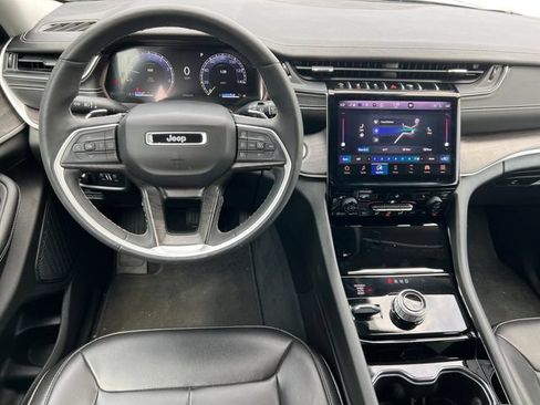 Used 2023 Jeep Grand Cherokee Limited w/ Black Appearance Package AWD/4WD image 2