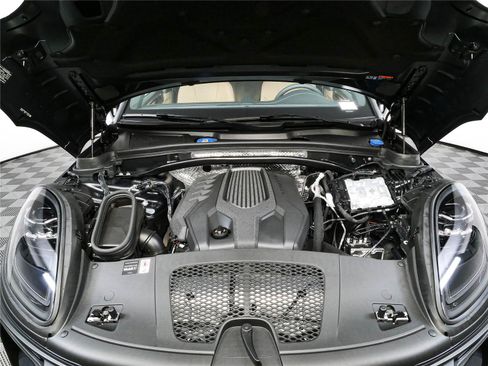 Used 2026 Porsche Macan Turbo AWD/4WD image 34