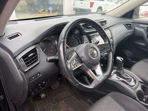 Used 2018 Nissan Rogue SV image 11