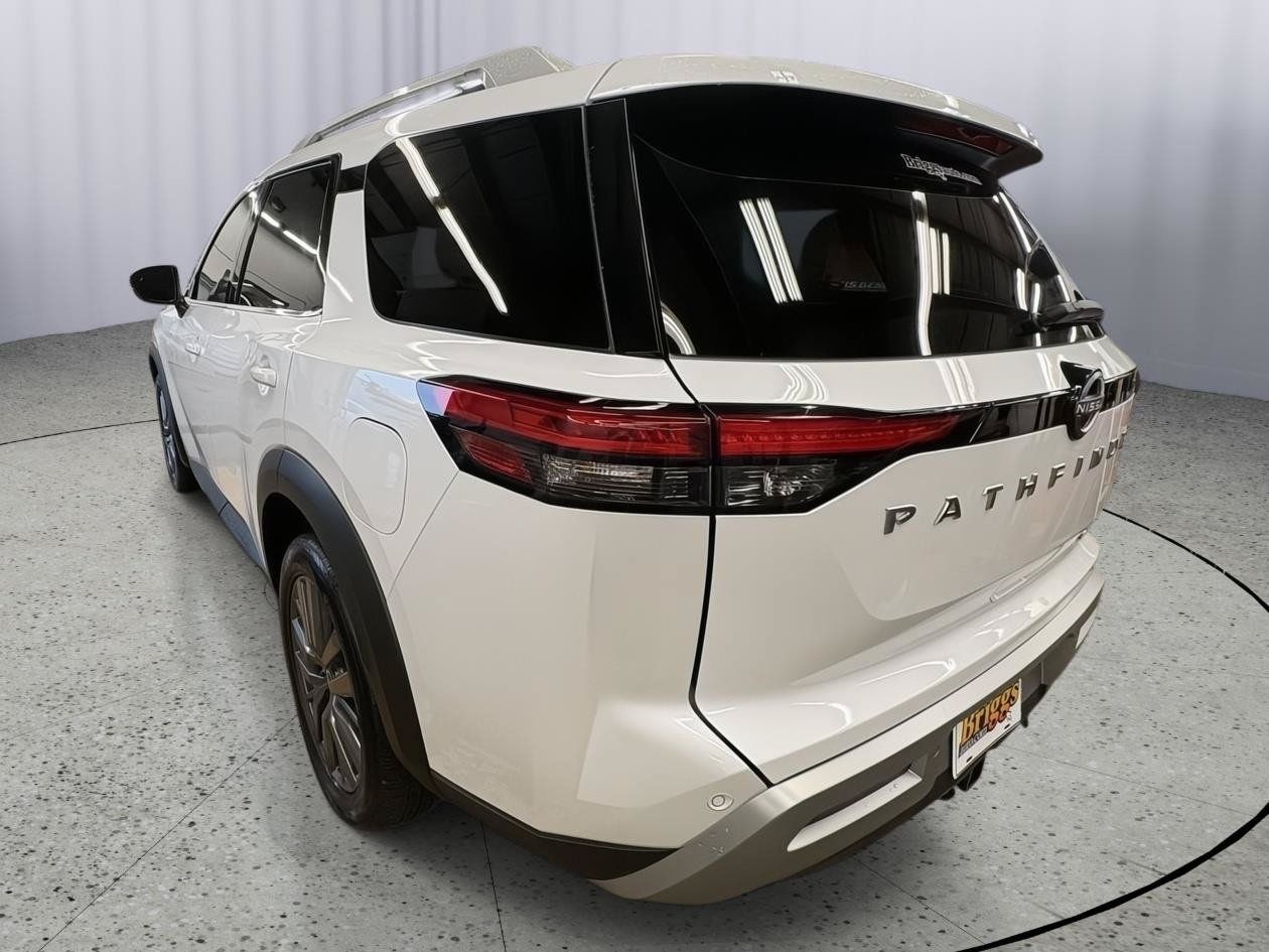 Used 2025 Nissan Pathfinder SL w/ SL Premium Package AWD/4WD image 3