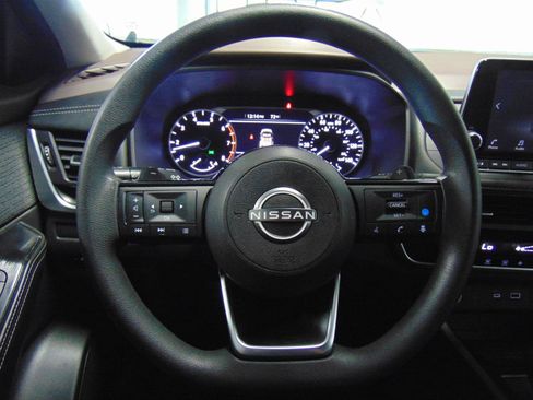 Used 2023 Nissan Rogue SV FWD image 16