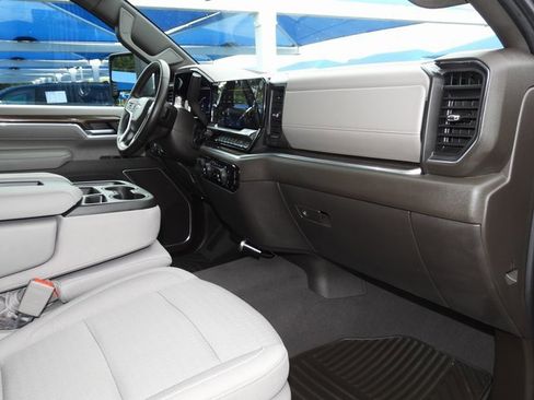 Used 2025 Chevrolet Silverado 2500 LT image 49