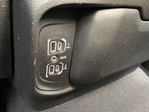 Used 2019 RAM 1500 Laramie AWD/4WD image 16