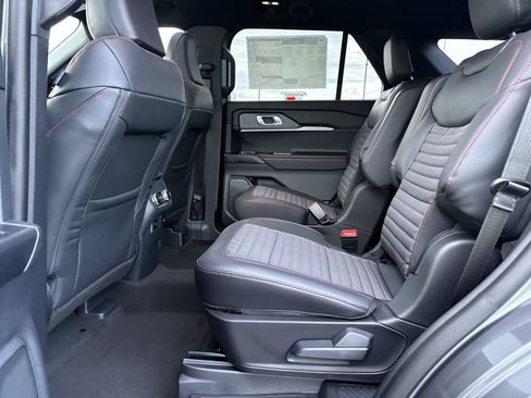 New 2026 Ford Explorer ST-Line w/ ST-Line Street Pack image 38