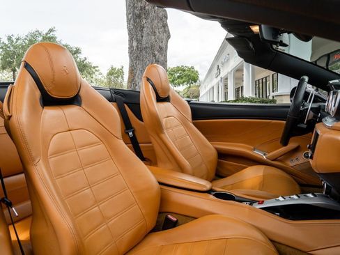 Used 2015 Ferrari California T RWD image 22