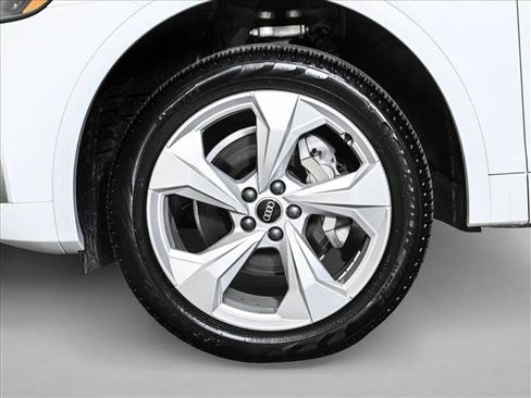 Certified 2025 Audi Q5 2.0T Premium Plus w/ Premium Plus Package AWD/4WD image 25