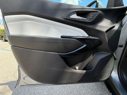 Used 2025 Chevrolet Trax LT image 18