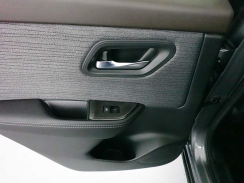 Used 2023 Nissan Rogue SV AWD/4WD image 24