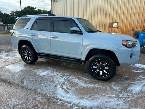 Used 2019 Toyota 4Runner SR5 RWD image 1