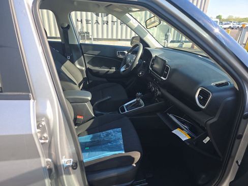 Used 2026 Hyundai Venue SE image 7