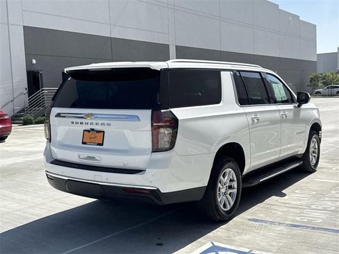 Used 2024 Chevrolet Suburban LT image 3