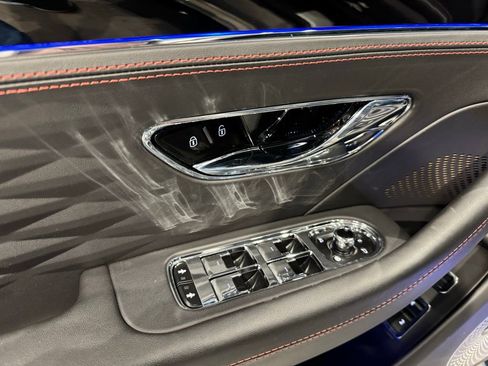 Used 2022 Bentley Flying Spur V8 AWD/4WD image 18