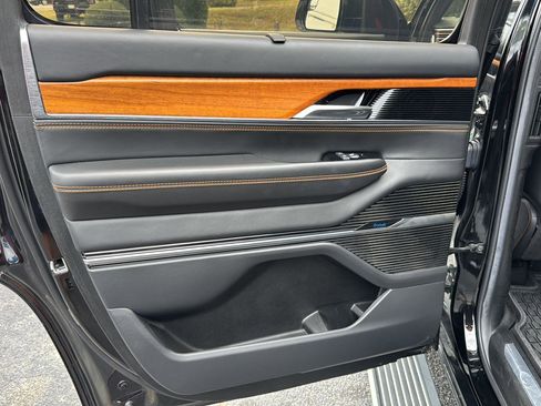 Used 2022 Jeep Grand Wagoneer Series III w/ Rear Seat Video Group 1 image 15