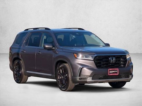 New 2025 Honda Pilot Touring image 7