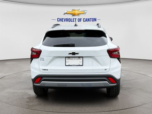 New 2026 Chevrolet Trax LT w/ LPO, Blackout Package FWD image 6