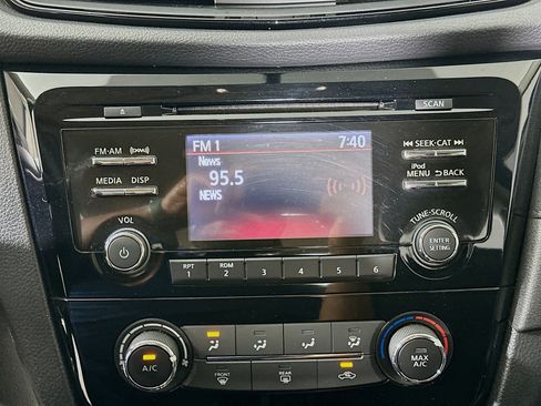 Used 2017 Nissan Rogue S FWD image 19