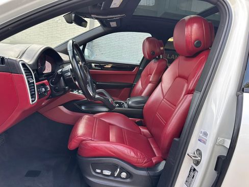 Used 2019 Porsche Cayenne AWD/4WD image 15