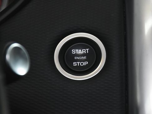 Used 2023 Land Rover Discovery S R-Dynamic image 35