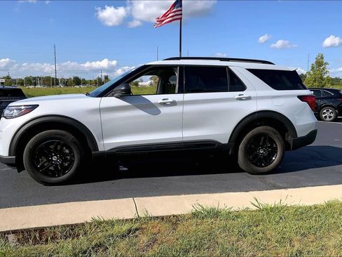 Used 2026 Ford Explorer Active AWD/4WD image 12