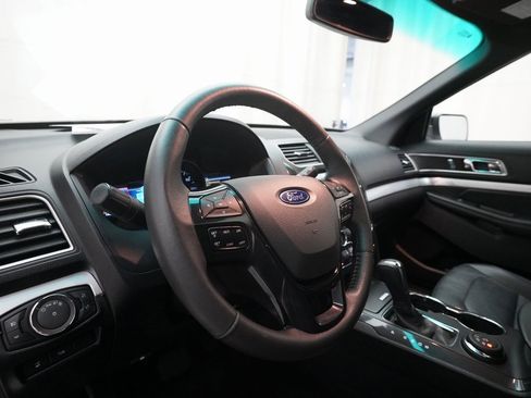 Used 2016 Ford Explorer XLT w/ Equipment Group 202A image 8
