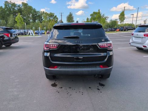 Used 2019 Jeep Compass Latitude FWD image 6