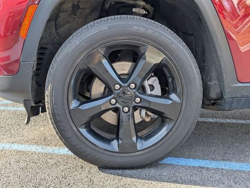 Certified 2023 Jeep Grand Cherokee Altitude image 8