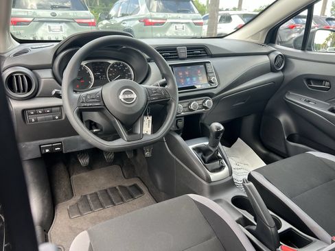 Used 2025 Nissan Versa S FWD image 30