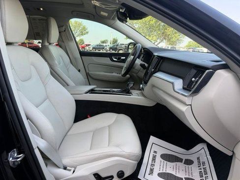 Used 2020 Volvo XC60 T5 Momentum w/ Protection Package Premier FWD image 3
