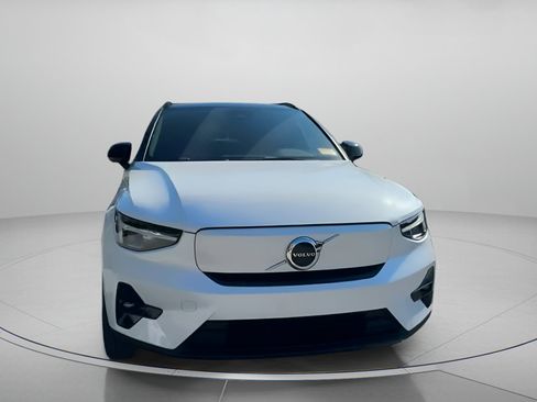 Used 2023 Volvo XC40 Recharge Plus image 5