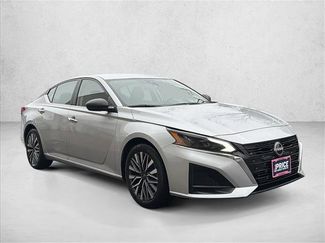 Used 2024 Nissan Altima 2.5 SV video 3