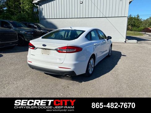 Used 2019 Ford Fusion SE FWD image 5