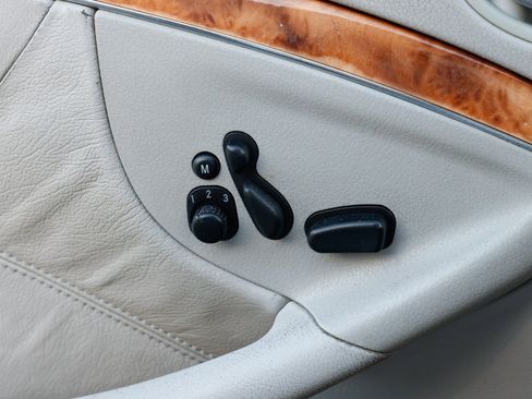 Used 2004 Mercedes-Benz CLK 320 Coupe image 38