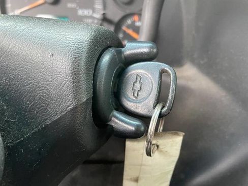 Used 2004 Chevrolet Express 2500 image 44