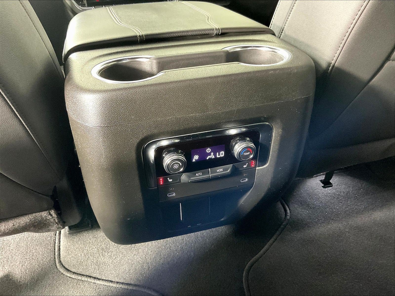 Used 2025 GMC Yukon Elevation AWD/4WD image 10