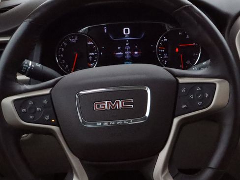 Used 2018 GMC Acadia Denali w/ Technology Package AWD/4WD image 9