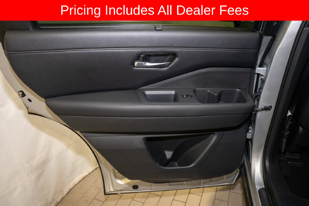 Used 2024 Nissan Pathfinder SL w/ SL Premium Package AWD/4WD image 12