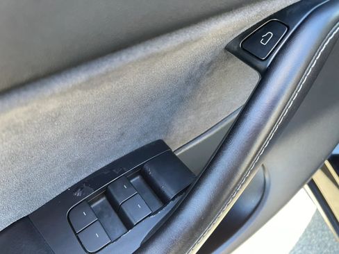 Used 2021 Tesla Model Y Long Range AWD/4WD image 19