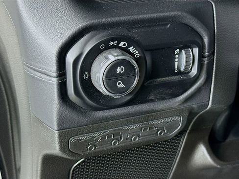 Used 2024 Jeep Gladiator Mojave w/ Convenience Group image 11