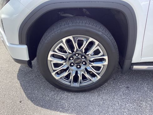 Used 2025 GMC Sierra 1500 Denali Ultimate AWD/4WD image 9