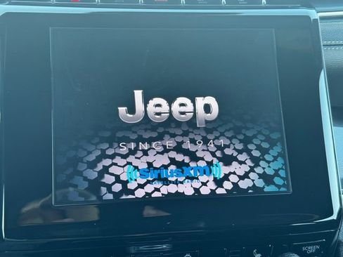 Used 2023 Jeep Grand Cherokee Altitude image 31