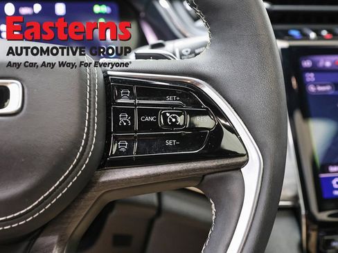 Used 2023 Jeep Grand Cherokee Overland w/ Luxury Tech Group IV AWD/4WD image 16