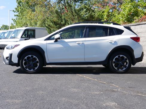 Used 2023 Subaru Crosstrek 2.0i Premium image 3