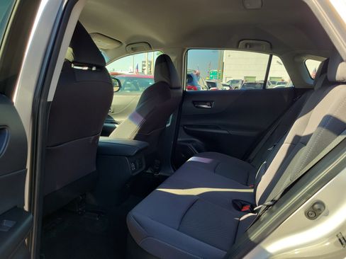 Used 2021 Toyota Venza LE image 13