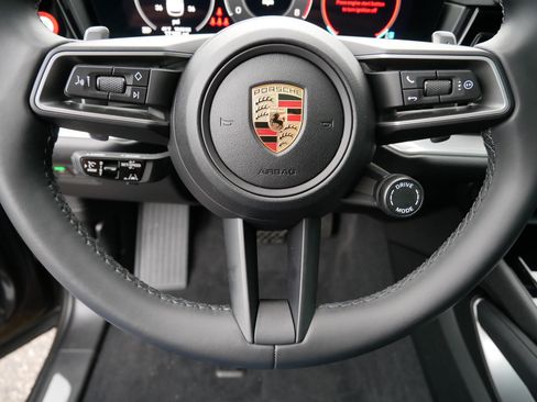 Used 2024 Porsche Cayenne image 25