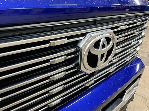 Certified 2025 Toyota Tacoma Limited image 28