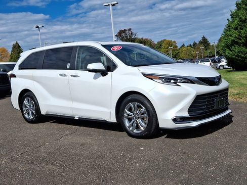 Certified 2023 Toyota Sienna Platinum image 1