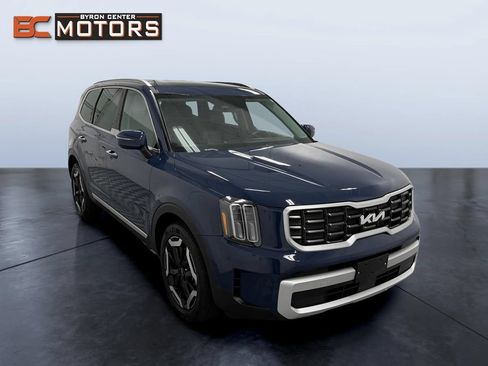 Used 2025 Kia Telluride S AWD/4WD image 7