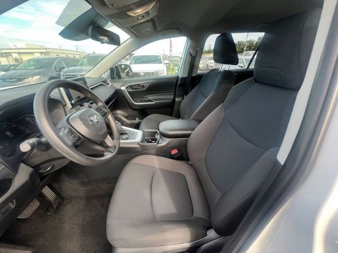 Used 2025 Toyota RAV4 LE image 27