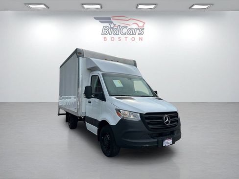 Used 2024 Mercedes-Benz Sprinter 3500 image 3